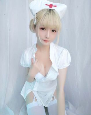 裙子里的怪兽