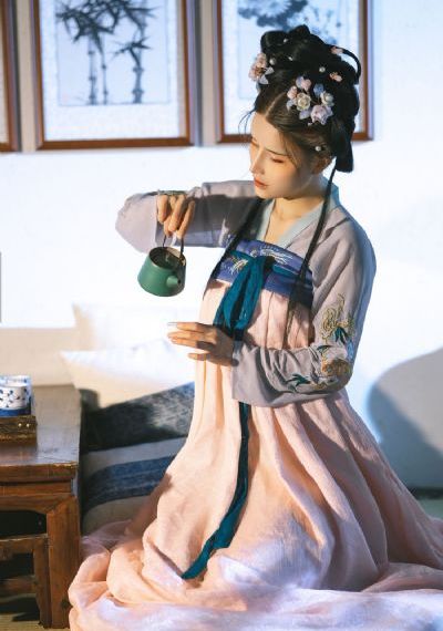 年轻的女教师2观看