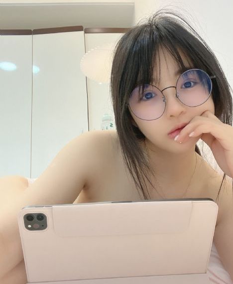 三攻一受4p肉调教太子视频